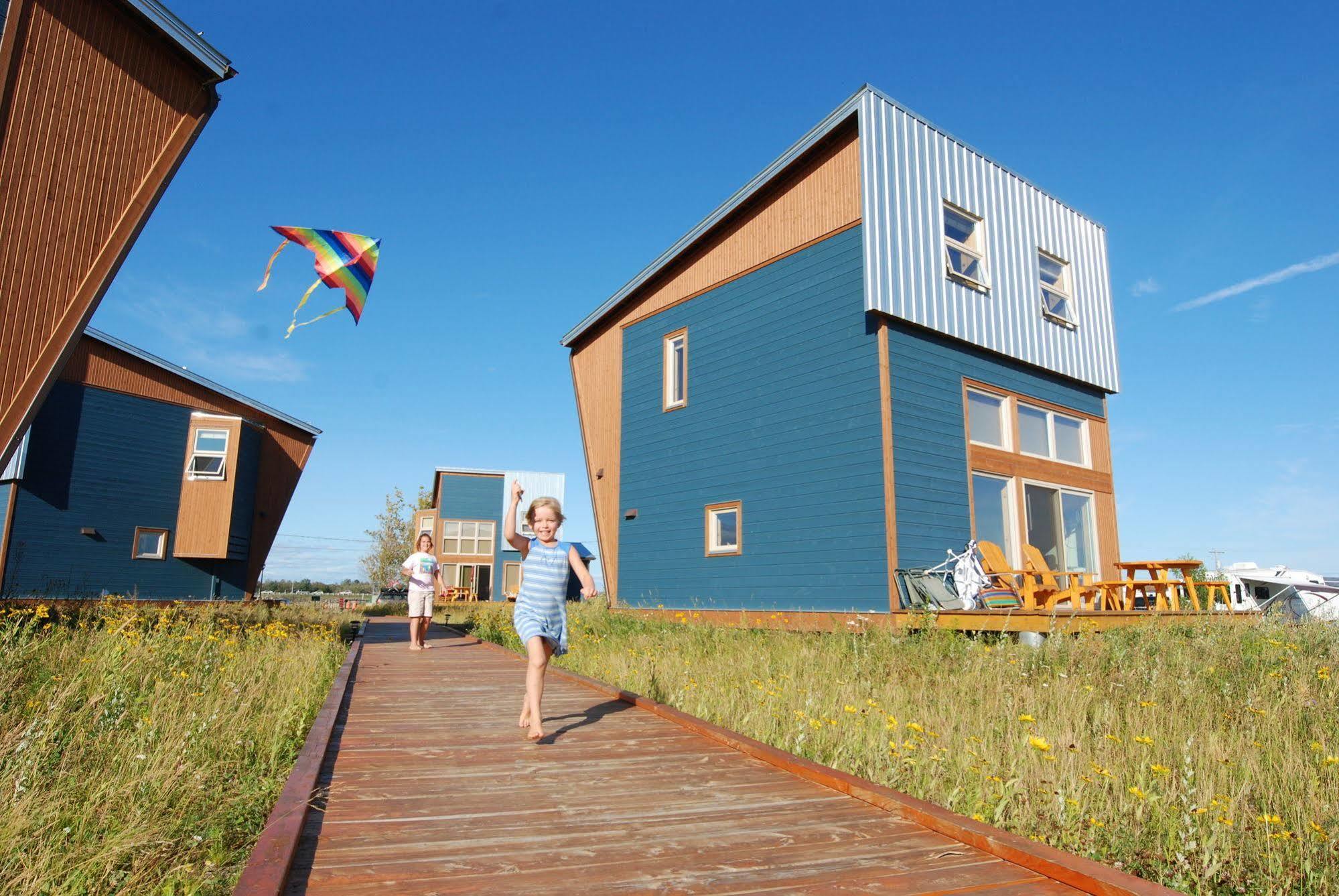 Les Chalets Du Bioparc Bonaventure Bagian luar foto