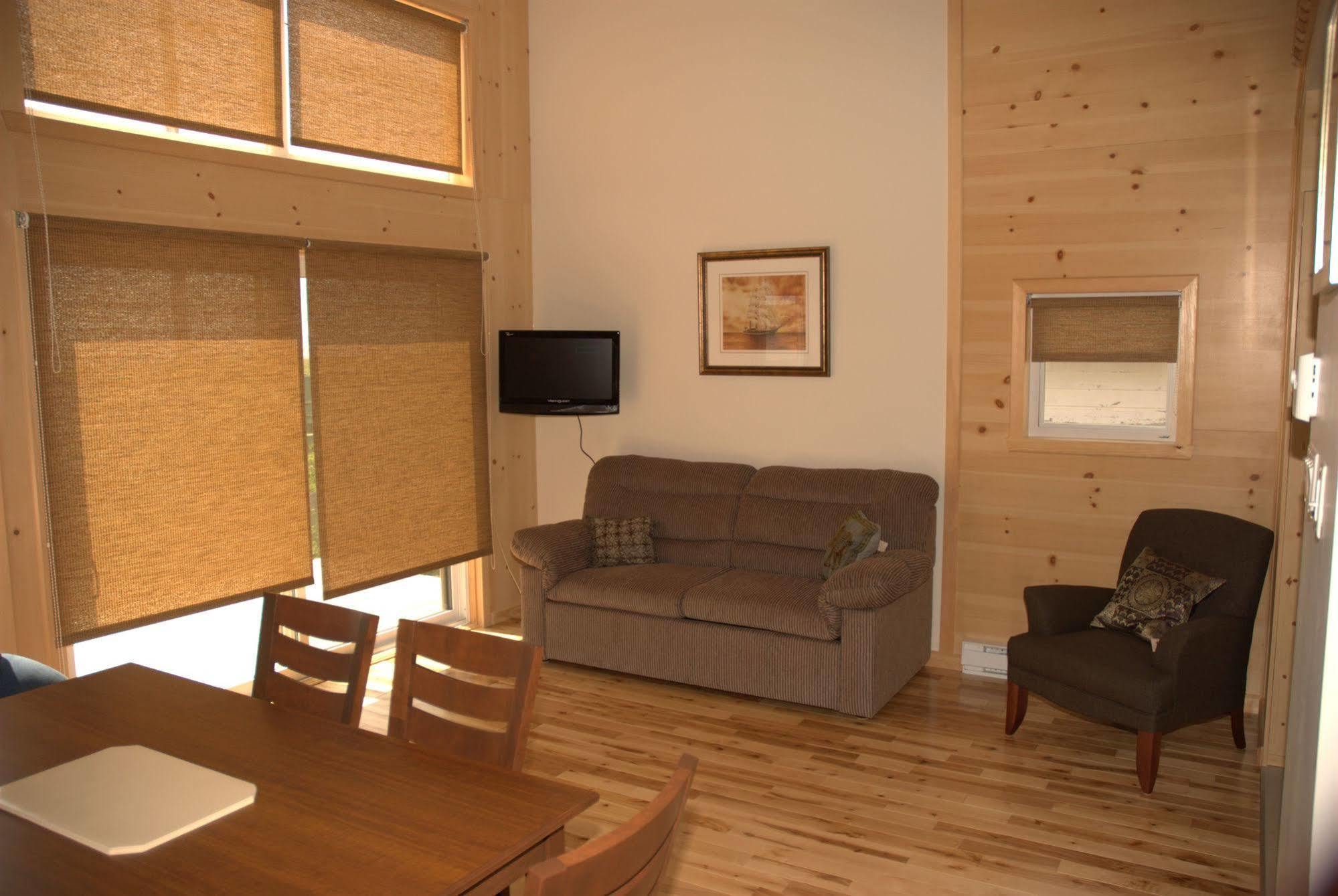 Les Chalets Du Bioparc Bonaventure Bagian luar foto